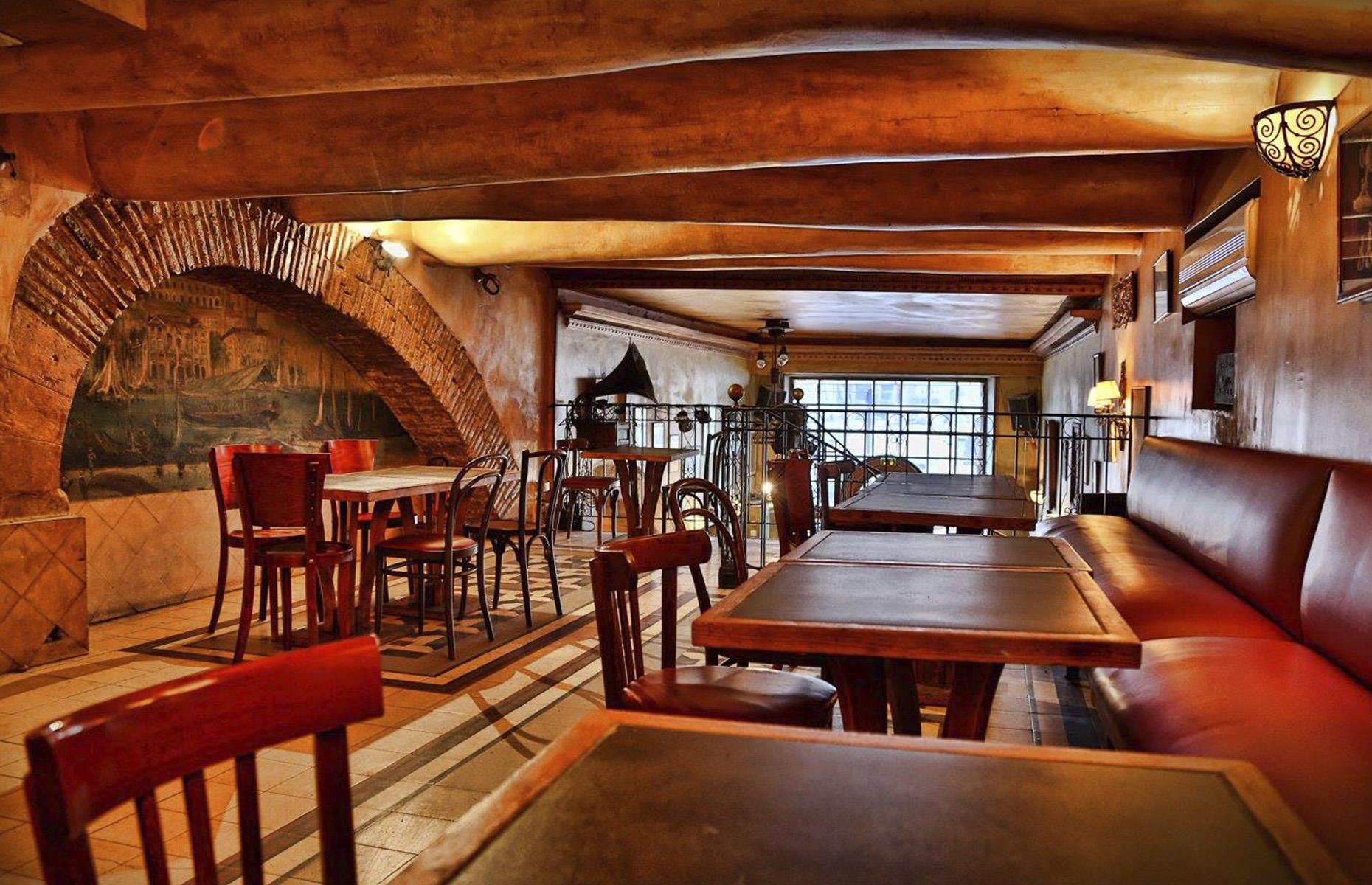 Love Actually: Bar de la Marine